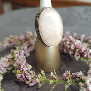Elegant Silver and Rose Quartz Ring